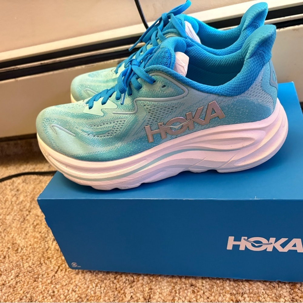 Hoka Blue Running Shoes
RARE SIZE  9. XTRA WIDE 
LIKE NEW IN BOX
Medical comfort